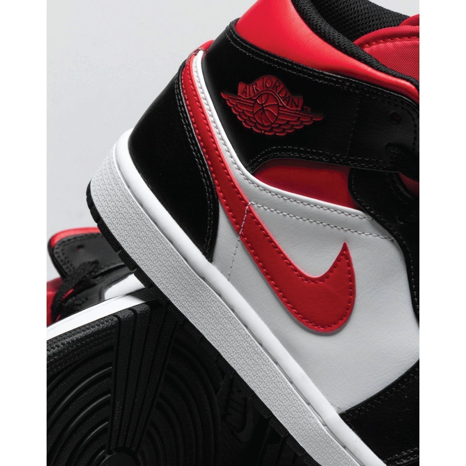 Air Jordan 1 Mid GS 'Bred Toe'