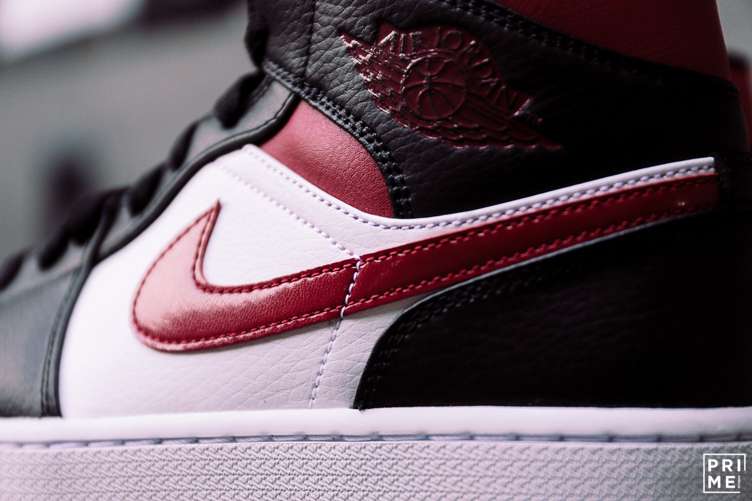 Nike Air Jordan 1 MID  BLACK / NOBLE RED / WHITE (554724 066)