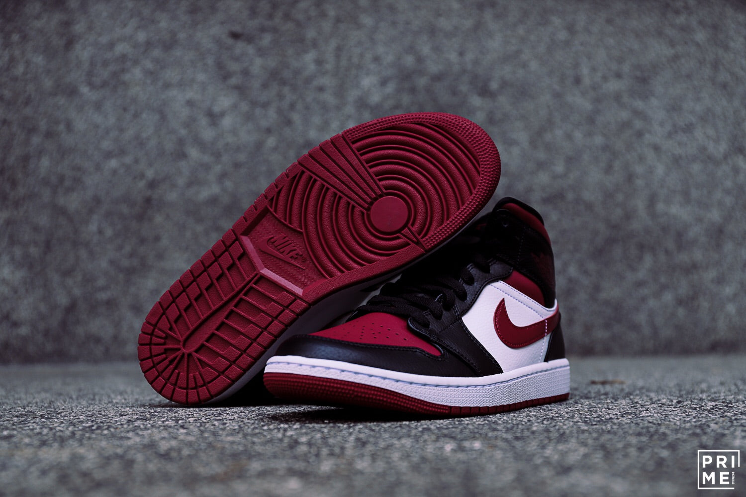 Nike Air Jordan 1 MID  BLACK / NOBLE RED / WHITE (554724 066)