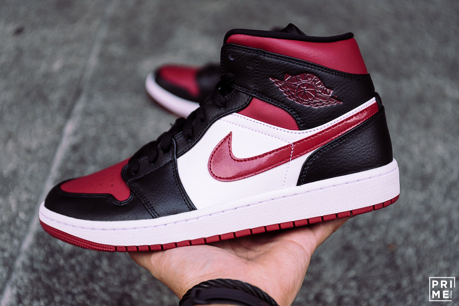 Nike Air Jordan 1 MID  BLACK / NOBLE RED / WHITE (554724 066)