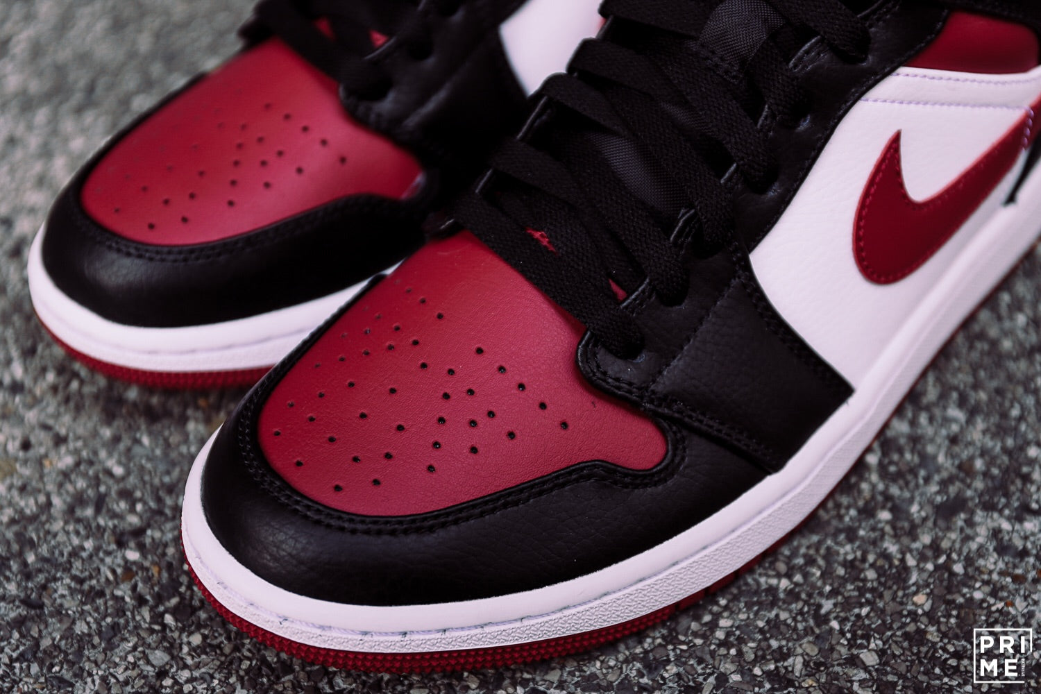 Nike Air Jordan 1 MID  BLACK / NOBLE RED / WHITE (554724 066)