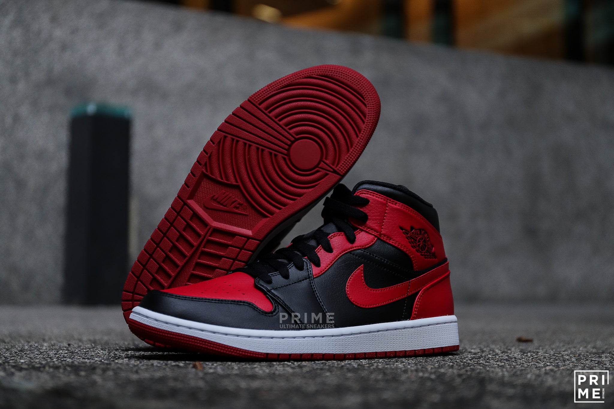 Nike Air Jordan 1 MID  BLACK/ GYM RED WHITE (554724 074)