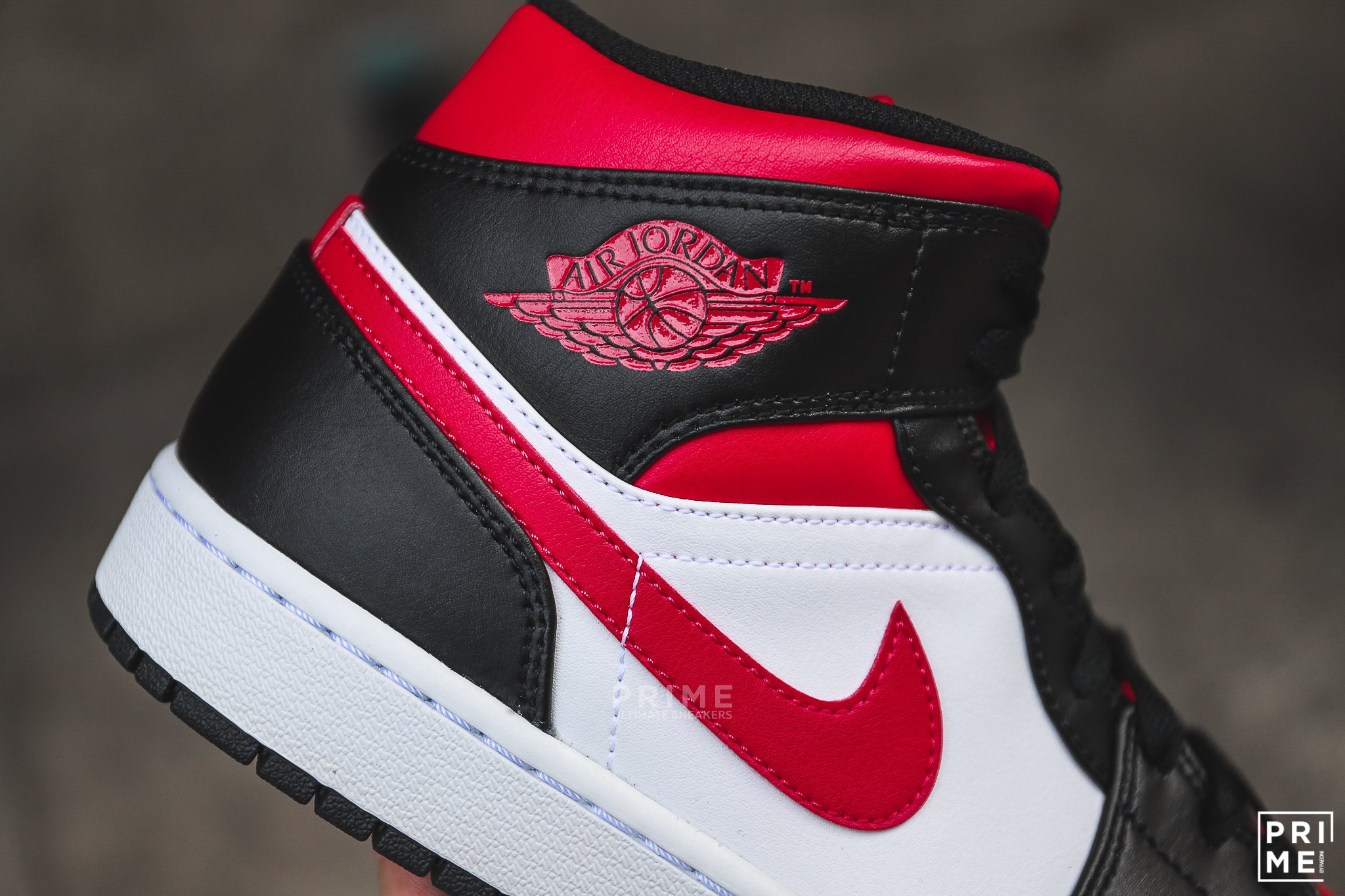 Nike Air Jordan 1 MID Bred Toe Black / Fire Red White (554724 079)