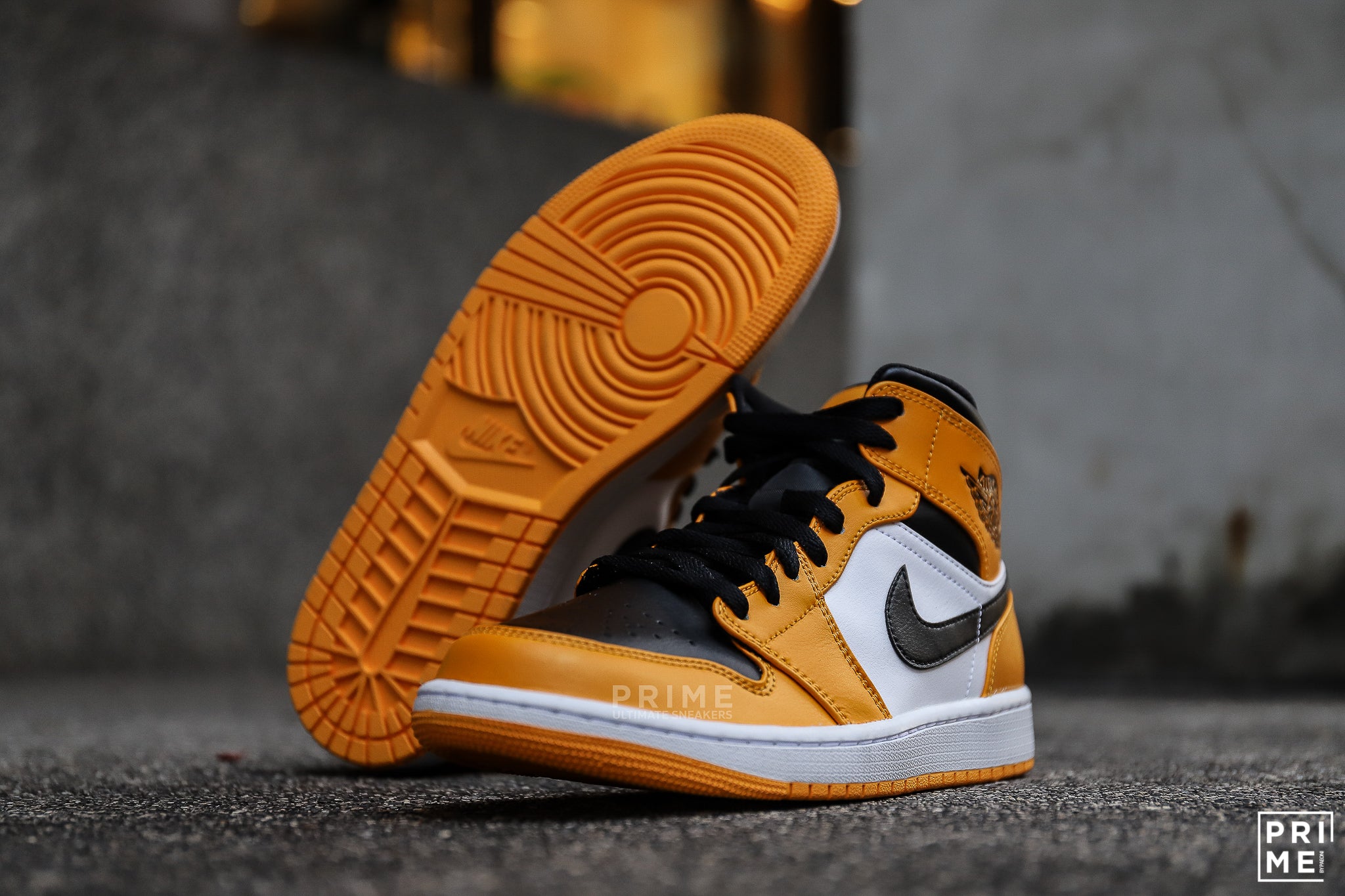 Nike Air Jordan 1 MID TAXI  (554724-701)