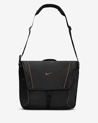 NIKE ESSENTIALS MESSENGER BAG